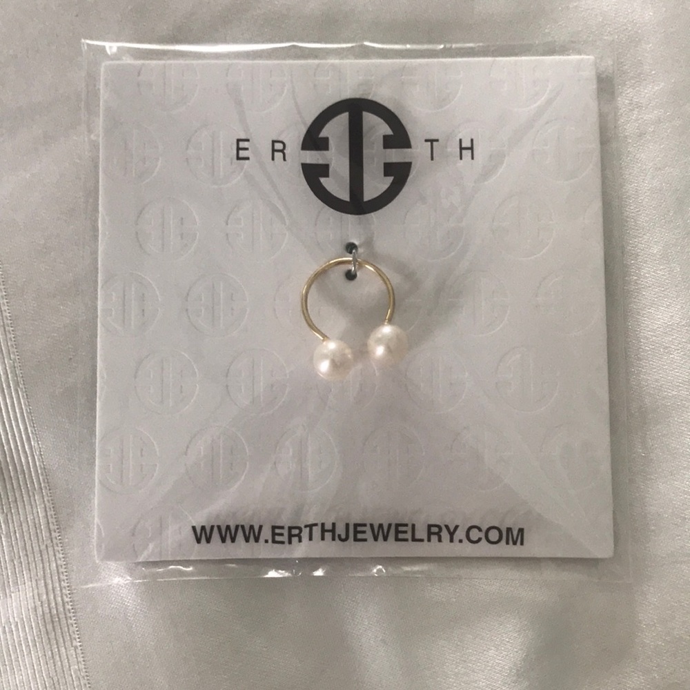 Erth Jewelry Pearl ring